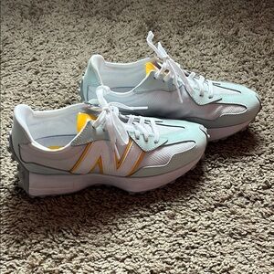 Women’s new balance sneakers